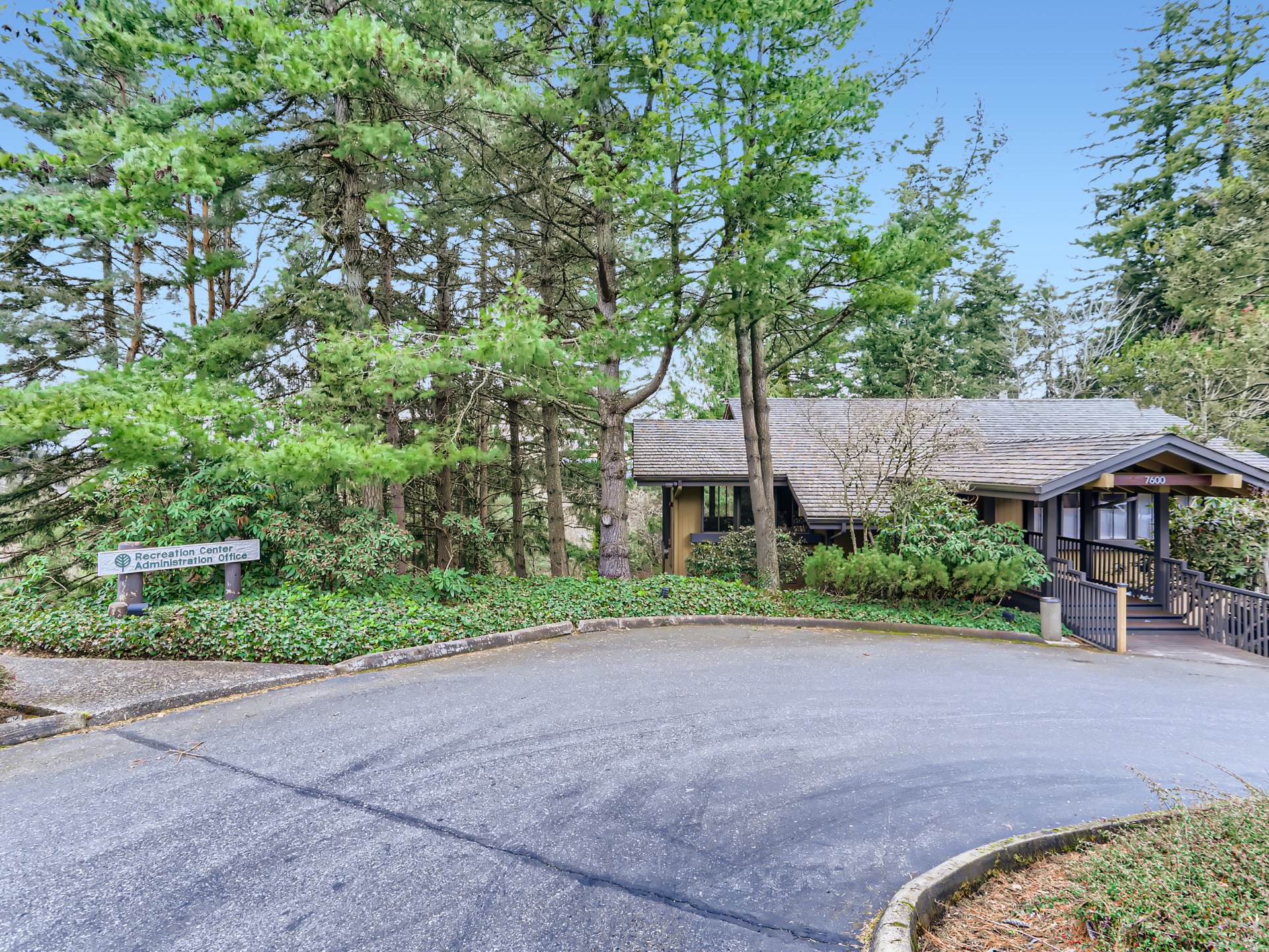 7718 SW Barnes Road Unit B Portland, OR 97225 Justine Gamble